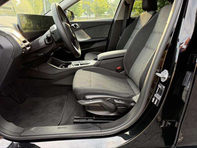 BMW 1-SERIE 120 M Sport Design Edition | M-Pakket | Camera | Apple Carplay | NL-Auto |