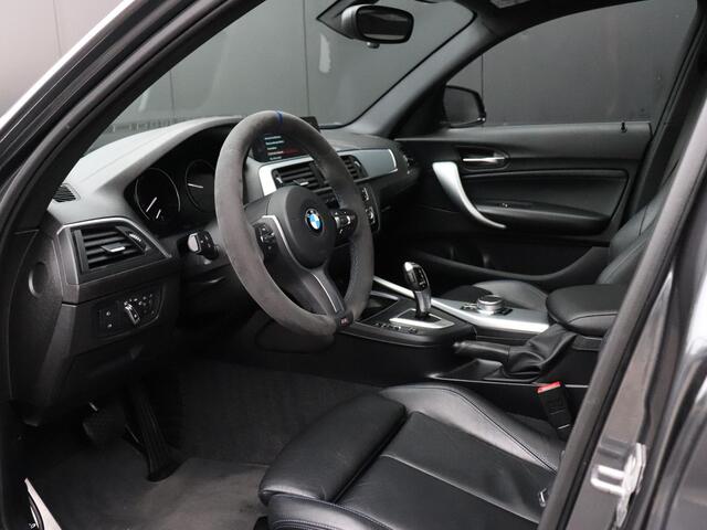 BMW 1-SERIE 118i High Executive | AUT. | M SPORT | LEDER | SCHUIFDAK | TREKHAAK | PDC | STOELVERW. | CRUISE |