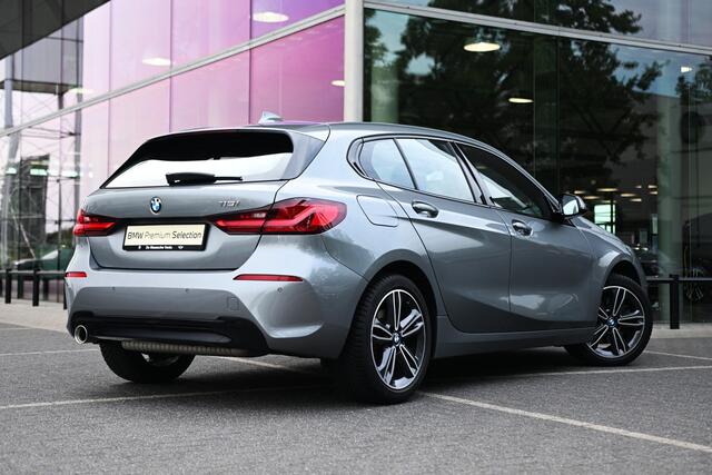 BMW 1-SERIE 118i Executive Sport Line Automaat / Sportstoelen / Cruise Control / LED / Multifunctioneel stuurwiel
