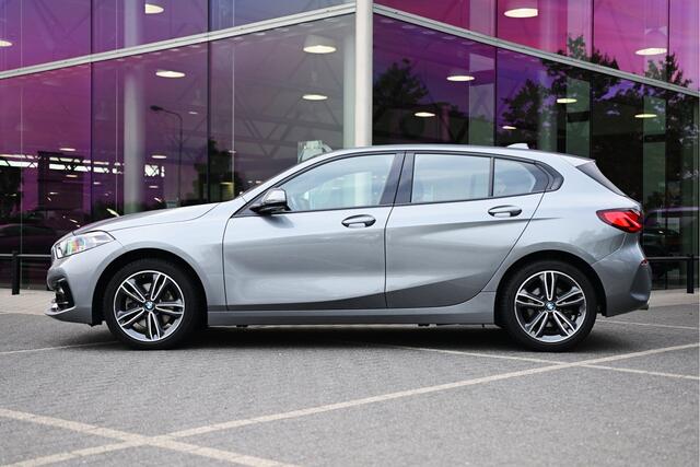 BMW 1-SERIE 118i Executive Sport Line Automaat / Sportstoelen / Cruise Control / LED / Multifunctioneel stuurwiel
