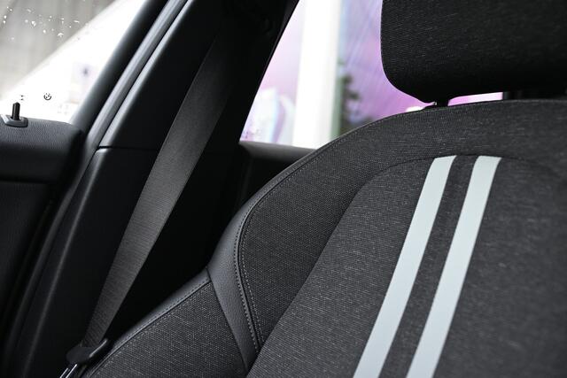 BMW 1-SERIE 118i Executive Sport Line Automaat / Sportstoelen / Cruise Control / LED / Multifunctioneel stuurwiel