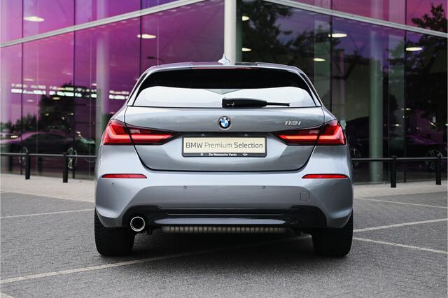BMW 1-SERIE 118i Executive Sport Line Automaat / Sportstoelen / Cruise Control / LED / Multifunctioneel stuurwiel