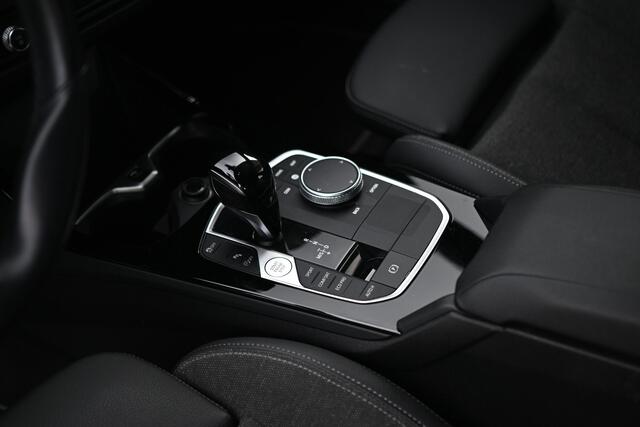BMW 1-SERIE 118i Executive Sport Line Automaat / Sportstoelen / Cruise Control / LED / Multifunctioneel stuurwiel