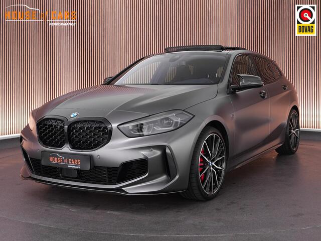 BMW 1-SERIE M135i 306pk xDrive |M-sportpakket pro|pano|Harman&Kardon|head-up|Apple Carplay|parkeercamra|stoel & stuurwiel verwarming|19" LMV|
