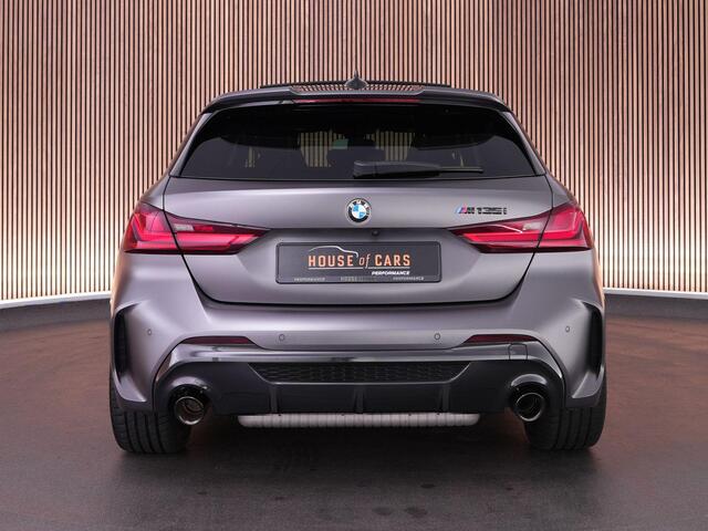 BMW 1-SERIE M135i 306pk xDrive |M-sportpakket pro|pano|Harman&Kardon|head-up|Apple Carplay|parkeercamra|stoel & stuurwiel verwarming|19" LMV|