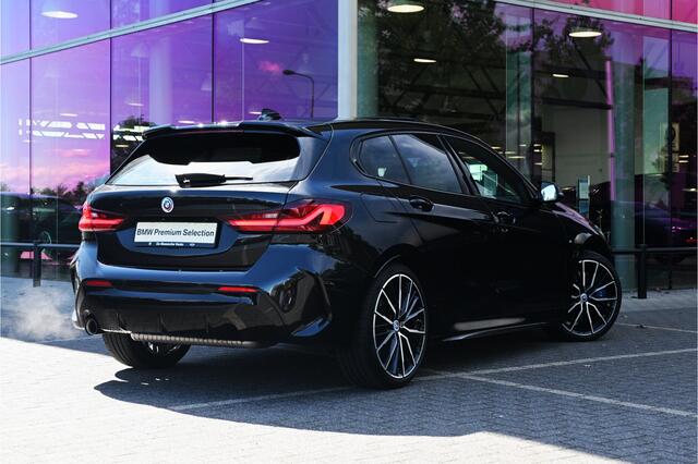 BMW 1-SERIE 118i Executive M Sport Automaat / Panoramadak / M Sportstoelen / Comfort Access / Live Cockpit Professional