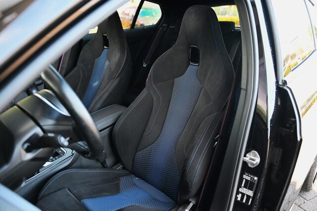 BMW 1-SERIE 118i Executive M Sport Automaat / Panoramadak / M Sportstoelen / Comfort Access / Live Cockpit Professional
