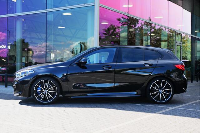 BMW 1-SERIE 118i Executive M Sport Automaat / Panoramadak / M Sportstoelen / Comfort Access / Live Cockpit Professional