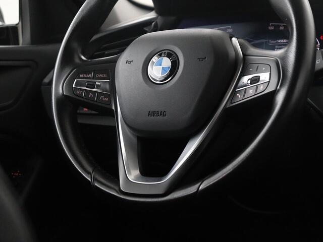 BMW 1-SERIE 118i Business Edition | Half leder | Cruise control | Stoelverwarming | Navigatie | Carplay | Park assist | Climate control | Virtual dashboard | 17" velgen
