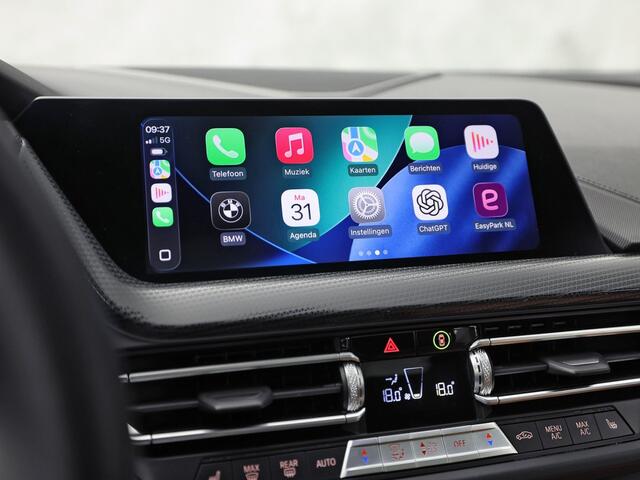 BMW 1-SERIE 118i M Sport Automaat (PANORAMADAK, M PAKKET, DEALER ONDERHOUDEN, STUUR/STOELVERWARMING, CAMERA, BRUIN LEDER, SPOILER, BLACK PACK, SFEERVERLICHTING, NIEUWSTAAT)