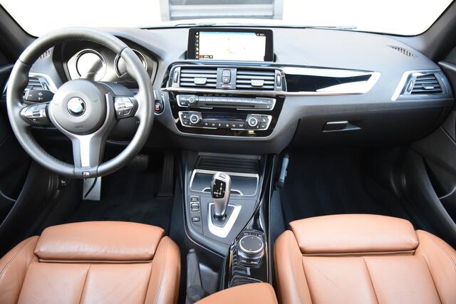 BMW 1-SERIE 118i Edition M Sport Shadow High Executive * Schuifdak * Lichtpakket * Navigatie Professional *