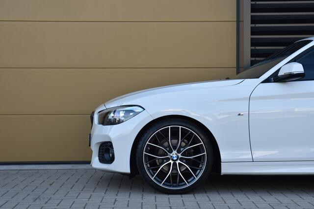 BMW 1-SERIE 118i Edition M Sport Shadow High Exe * Schuifdak * 19'' Performance Wielen * Lichtpakket * Privacy glas *