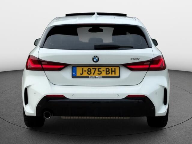 BMW 1-SERIE 118i Executive M-Sport | Pano | Head-up | Shadow line-pack | Stoelverwarming