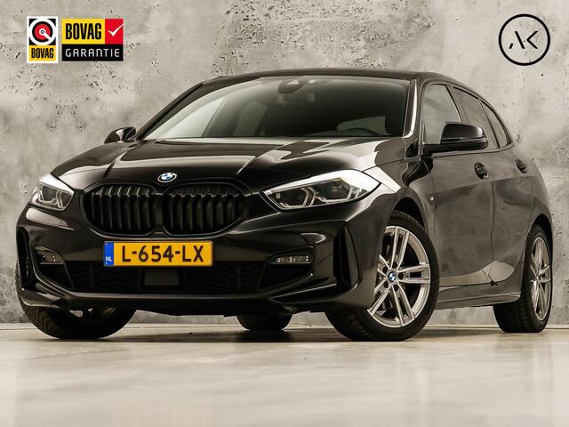 BMW 1-SERIE 118i M Sport Automaat (APPLE CARPLAY, M PAKKET, GROOT NAVI, LEDER, SPORTSTOELEN, SFEERVERLICHTING, GETINT GLAS, NIEUWSTAAT)