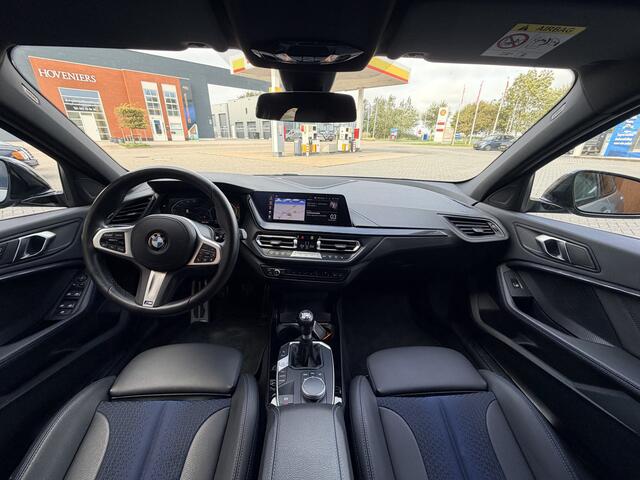 BMW 1-SERIE 118i M-Sport | Carplay | Parkeer sensoren | DAB | Cruise control | Climate control