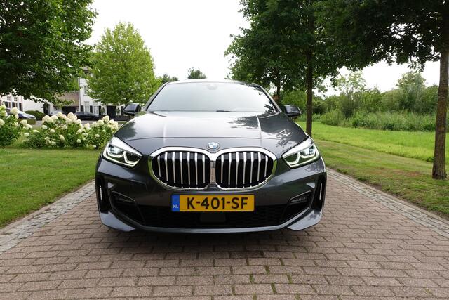 BMW 1-SERIE 118i High Executive M-Sport | Panodak | Stoelverw. | LED | DAB | Camera | BTW |