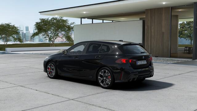 BMW 1-SERIE 120 M Sport Automaat / Sportstoelen / Adaptieve LED / Achteruitrijcamera / Stoelverwarming / Getint glas