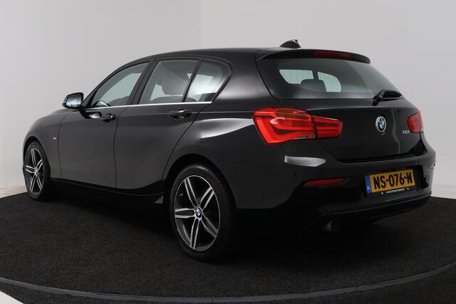 BMW 1-SERIE 118i High Executive (CAMERA, STOELVERWARMING, NAVIGATIE, CRUISE CONTROL)
