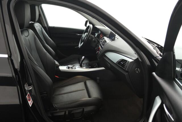 BMW 1-SERIE 118i High Executive (CAMERA, STOELVERWARMING, NAVIGATIE, CRUISE CONTROL)