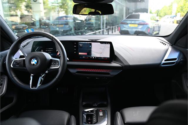 BMW 1-SERIE 120 M Sport Automaat / Sportstoelen / Achteruitrijcamera / Stoelverwarming / PDC / Stuurverwarming