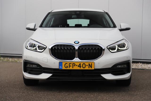 BMW 1-SERIE 116i Lesauto ! Sportstoelen Navigatie LED Carplay Android Parkeersensoren Climate Cruise Control LMV
