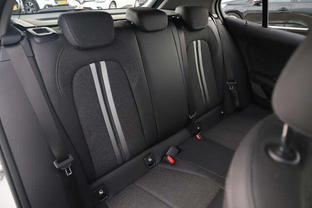 BMW 1-SERIE 116i Lesauto ! Sportstoelen Navigatie LED Carplay Android Parkeersensoren Climate Cruise Control LMV