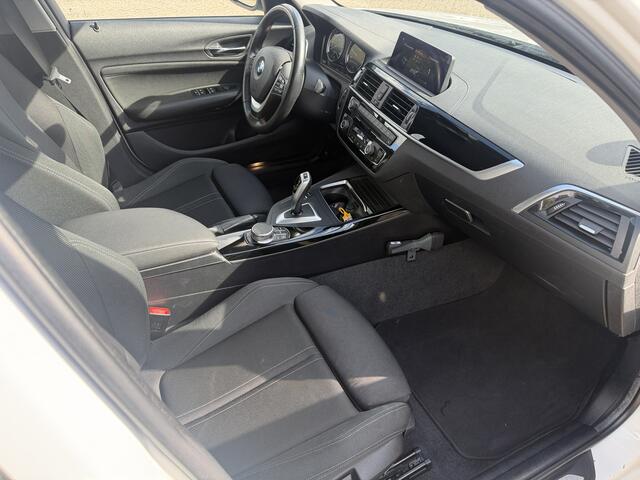 BMW 1-SERIE 118i Sport Line Edition LED/Navi/Clima/Cruise/PDC