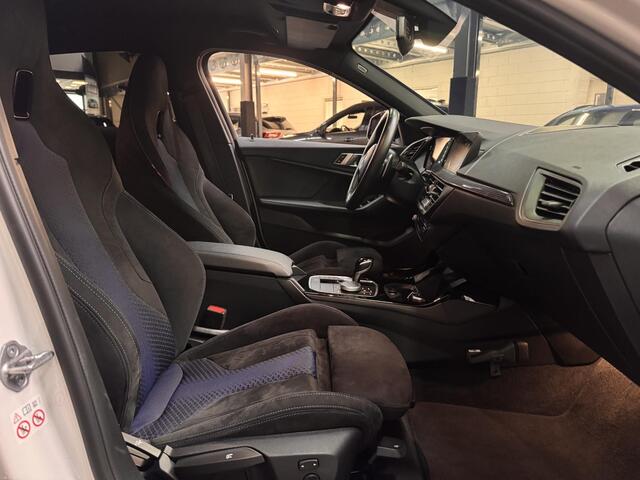 BMW 1-SERIE M135i xDrive 306pk Edition M-Sport Stoelverwarming Privacy glass 21.000km Dealeronderhouden