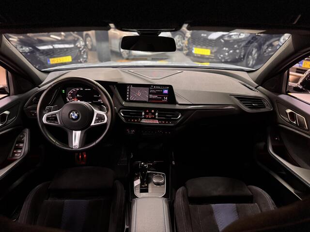 BMW 1-SERIE M135i xDrive 306pk Edition M-Sport Stoelverwarming Privacy glass 21.000km Dealeronderhouden