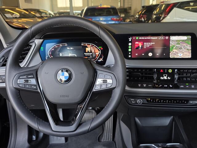 BMW 1-SERIE 118i AUT! NL auto! Camera! Carplay/Android! Navigatie! SUMMER SALE!