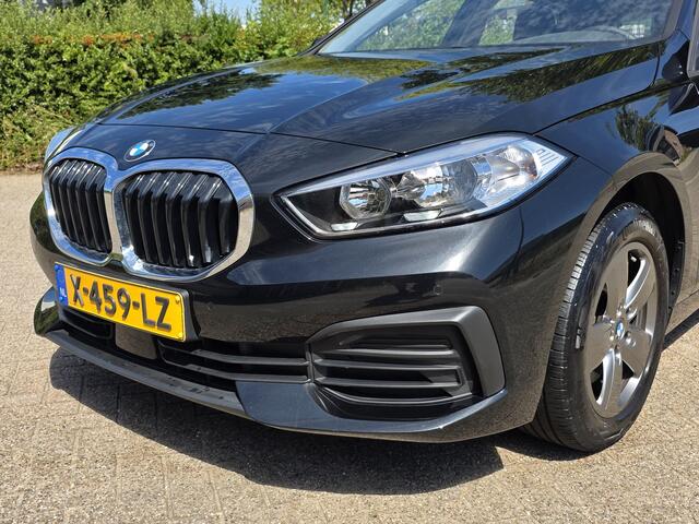 BMW 1-SERIE 118i AUT! NL auto! Camera! Carplay/Android! Navigatie! SUMMER SALE!