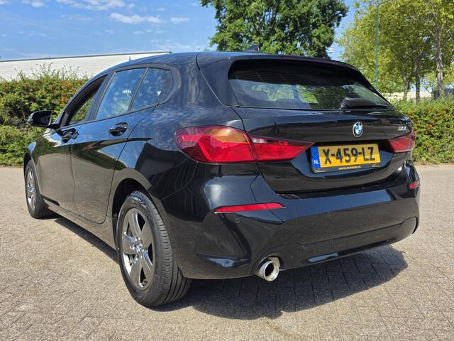 BMW 1-SERIE 118i AUT! NL auto! Camera! Carplay/Android! Navigatie! SUMMER SALE!