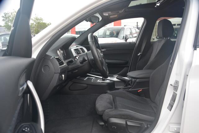 BMW 1-SERIE 118i Corporate Lease Executive | M-sport | LCI | Navigatie | Schuif-kanteldak | Stoelverwarming | Full LED | NL auto!! |