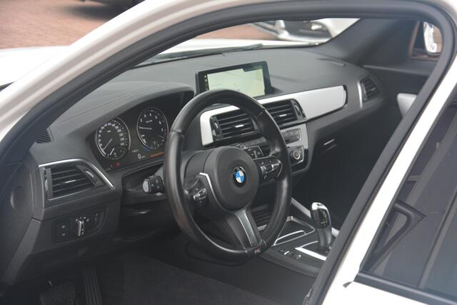 BMW 1-SERIE 118i Corporate Lease Executive | M-sport | LCI | Navigatie | Schuif-kanteldak | Stoelverwarming | Full LED | NL auto!! |