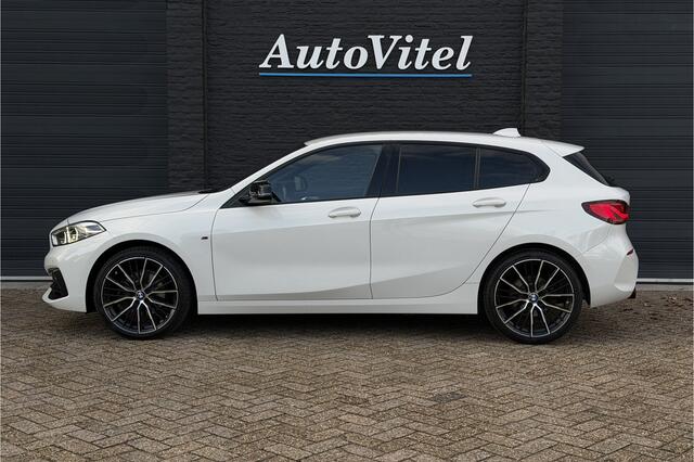 BMW 1-SERIE 118i | Sportleder | Stoel + Stuurverwarming | Comfort Access | Live Cockpit Pro | Carplay