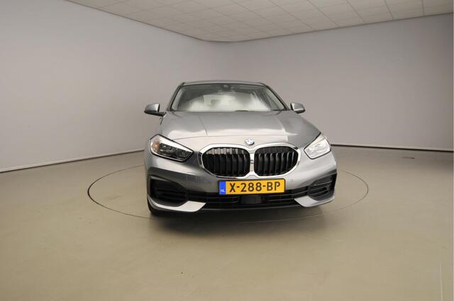 BMW 1-SERIE 5-deurs 118i | LED | Navigatie | Active cruise | Stoelverwarming | DAB | Harman-kardon sound | Alu 16 inch