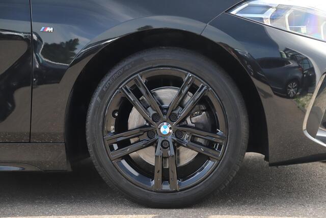 BMW 1-SERIE 118i Business Edition M Sport Automaat Black Optic Virtual Cockpit Sfeerverlichting Navigatie Carplay Android Sportstoelen Clima Cruise PDC
