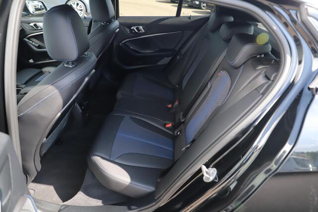 BMW 1-SERIE 118i Business Edition M Sport Automaat Black Optic Virtual Cockpit Sfeerverlichting Navigatie Carplay Android Sportstoelen Clima Cruise PDC