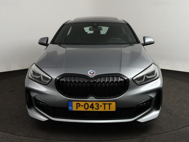 BMW 1-SERIE 118i Business Edition | M-Sport o Schuifdak o LED o CarPlay o Sportstoelen