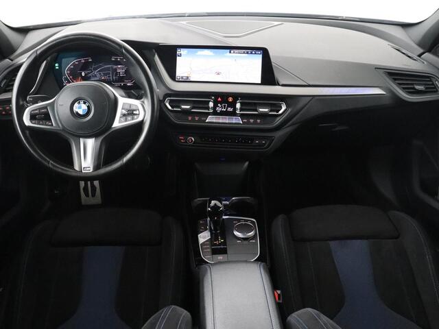BMW 1-SERIE 120i Business Edition Plus | M-Pakket | Navigatie | LED | Navigatie | Pano.Dak |
