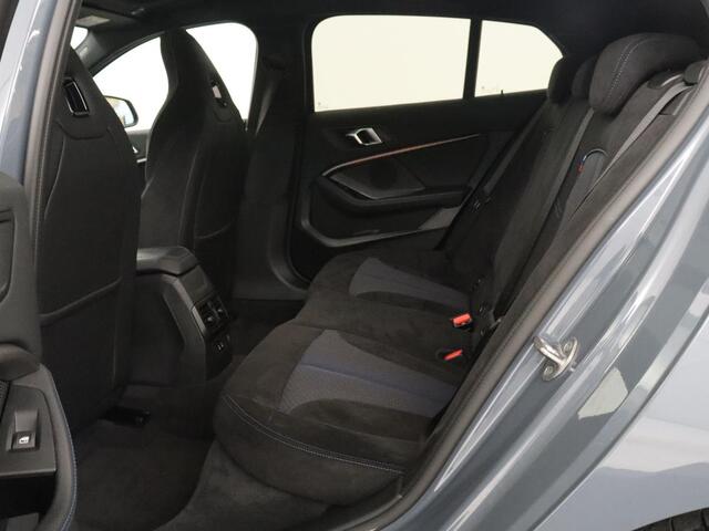 BMW 1-SERIE 120i Business Edition Plus | M-Pakket | Navigatie | LED | Navigatie | Pano.Dak |