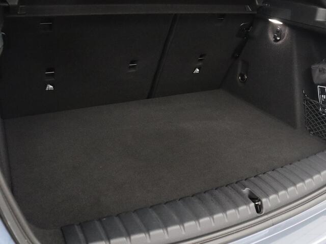 BMW 1-SERIE 120i Business Edition Plus | M-Pakket | Navigatie | LED | Navigatie | Pano.Dak |