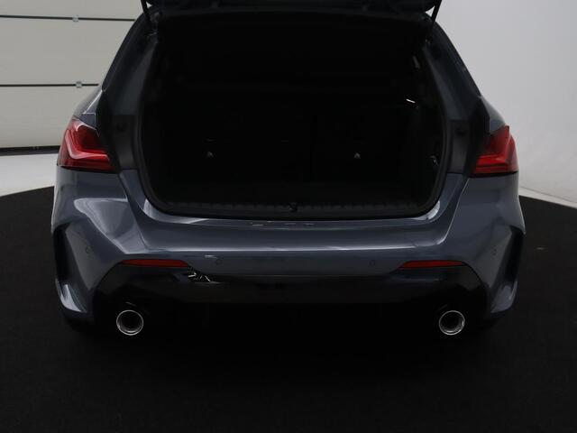 BMW 1-SERIE 120i Business Edition Plus | M-Pakket | Navigatie | LED | Navigatie | Pano.Dak |