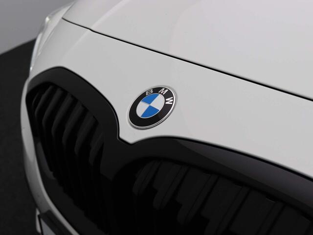 BMW 1-SERIE 5-deurs 118i High Executive | Model M Sport | Audio Media Pack | Parking Pack | Panoramadak | DAB | HiFi | 18''