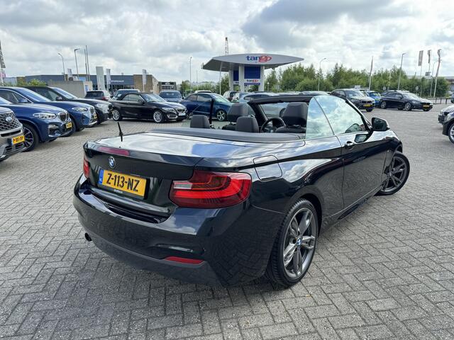 BMW 2-SERIE Cabrio 218i High Executive M Sport 18 inch Xenon Lederen interieur PDC Navigatie Stuurverwarming Stoelverwarming 18 Inch