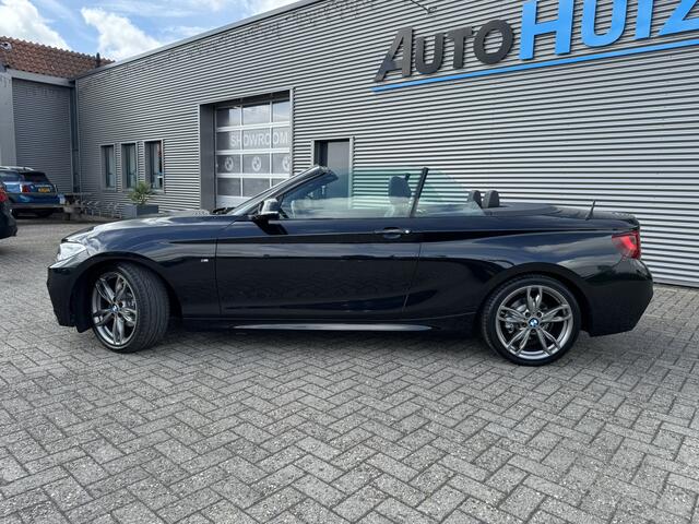 BMW 2-SERIE Cabrio 218i High Executive M Sport 18 inch Xenon Lederen interieur PDC Navigatie Stuurverwarming Stoelverwarming 18 Inch