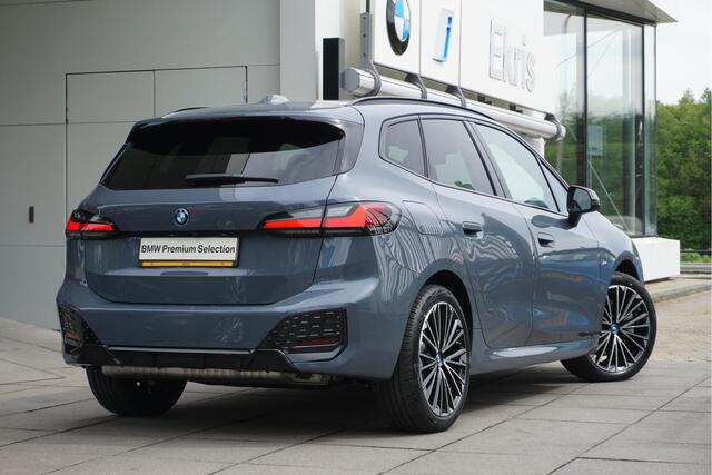 BMW 2-SERIE Active Tourer 230e xDrive Aut. Panoramadak / Harman Kardon / Innovation Pack / 19" LMV / Driving Assistant Professional