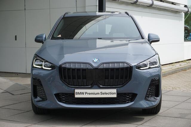 BMW 2-SERIE Active Tourer 230e xDrive Aut. Panoramadak / Harman Kardon / Innovation Pack / 19" LMV / Driving Assistant Professional