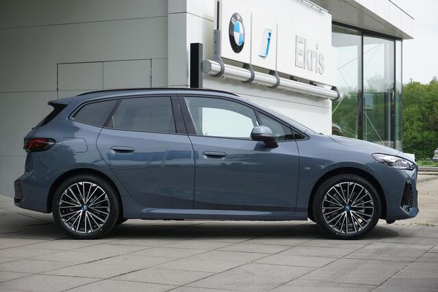 BMW 2-SERIE Active Tourer 230e xDrive Aut. Panoramadak / Harman Kardon / Innovation Pack / 19" LMV / Driving Assistant Professional
