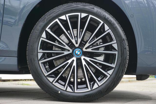 BMW 2-SERIE Active Tourer 230e xDrive Aut. Panoramadak / Harman Kardon / Innovation Pack / 19" LMV / Driving Assistant Professional